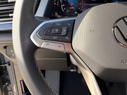 Volkswagen Atlas Cross Sport 2.0T SE w/Technology FWD 2026