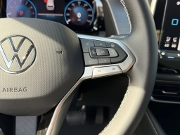 Volkswagen Atlas Cross Sport 2.0T SE w/Technology FWD 2026