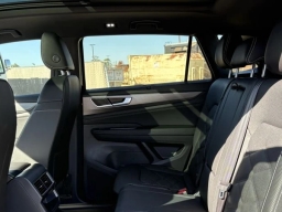 Volkswagen Atlas Cross Sport 2.0T SE w/Technology FWD 2026