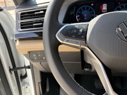 Volkswagen Atlas Cross Sport 2.0T SE w/Technology FWD 2026