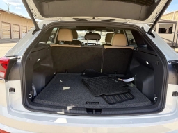 Volkswagen Atlas Cross Sport 2.0T SE w/Technology FWD 2026