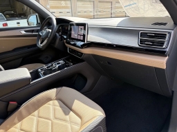 Volkswagen Atlas Cross Sport 2.0T SE w/Technology FWD 2026