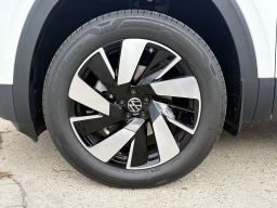 Volkswagen Atlas Cross Sport 2.0T SE w/Technology FWD 2026