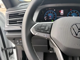 Volkswagen Atlas Cross Sport 2.0T SE w/Technology FWD 2026