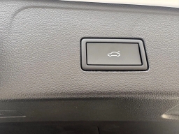 Volkswagen Atlas Cross Sport 2.0T SE w/Technology FWD 2026