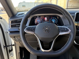 Volkswagen Atlas Cross Sport 2.0T SE w/Technology FWD 2026