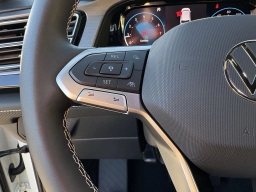 Volkswagen Atlas Cross Sport 2.0T SE w/Technology FWD 2026