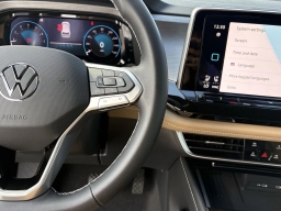 Volkswagen Atlas Cross Sport 2.0T SE w/Technology FWD 2026