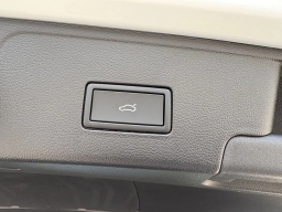 Volkswagen Atlas Cross Sport 2.0T SE w/Technology FWD 2026