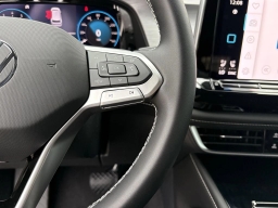 Volkswagen Atlas Cross Sport 2.0T SE w/Technology FWD 2026