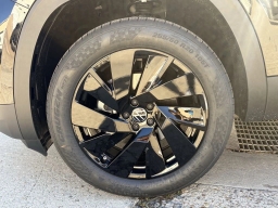 Volkswagen Atlas Cross Sport 2.0T SE w/Technology FWD 2026