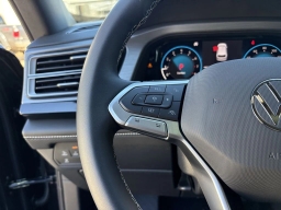 Volkswagen Atlas Cross Sport 2.0T SE w/Technology FWD 2026