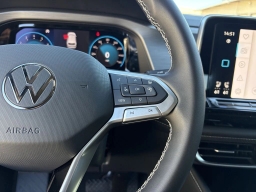 Volkswagen Atlas Cross Sport 2.0T SE w/Technology FWD 2026