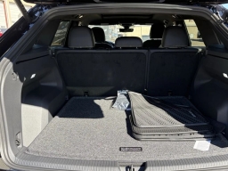 Volkswagen Atlas Cross Sport 2.0T SE w/Technology FWD 2026