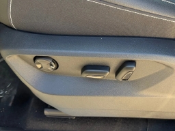 Volkswagen Atlas 2.0T SE w/Technology FWD 2026