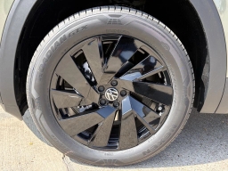 Volkswagen Atlas 2.0T SE w/Technology FWD 2026