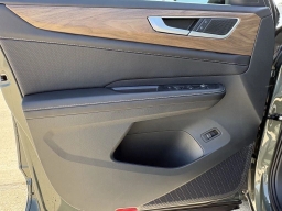 Volkswagen Atlas 2.0T SE w/Technology FWD 2026