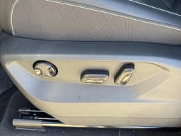 Volkswagen Atlas 2.0T SE w/Technology FWD 2026