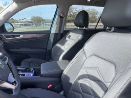 Volkswagen Atlas 2.0T SE w/Technology FWD 2025