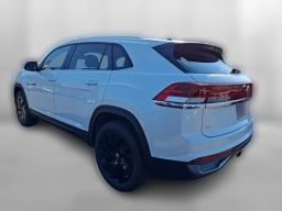 Volkswagen Atlas Cross Sport 2.0T SE w/Technology 4MOTION 2026