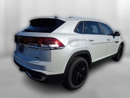 Volkswagen Atlas Cross Sport 2.0T SE w/Technology 4MOTION 2026