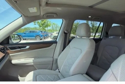 Volkswagen Atlas 2.0T SE w/Technology 4MOTION 2026