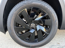 Volkswagen Atlas Cross Sport 2.0T SE w/Technology FWD 2026