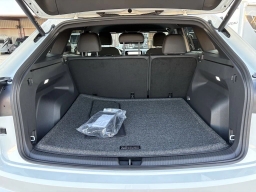 Volkswagen Atlas Cross Sport 2.0T SE w/Technology FWD 2026