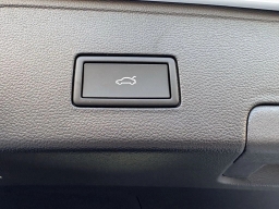 Volkswagen Atlas Cross Sport 2.0T SE w/Technology FWD 2026