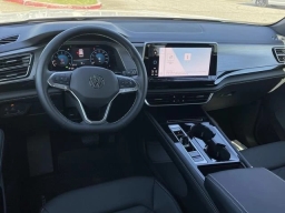 Volkswagen Atlas Cross Sport 2.0T SE w/Technology FWD 2026