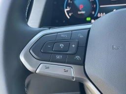 Volkswagen Atlas Cross Sport 2.0T SE w/Technology FWD 2026