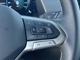 Volkswagen Atlas Cross Sport 2.0T SE w/Technology FWD 2026