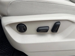 Volkswagen Atlas 2.0T SE w/Technology FWD 2025