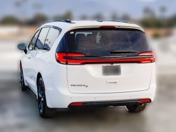 Chrysler Pacifica Select FWD 2026