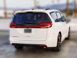Chrysler Pacifica Select FWD 2026