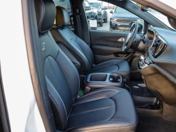 Chrysler Pacifica Select FWD 2026