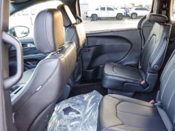 Chrysler Pacifica Select FWD 2026