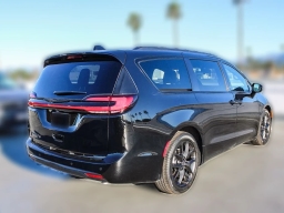 Chrysler Pacifica Select FWD 2026