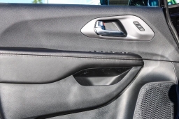 Chrysler Pacifica Select FWD 2026