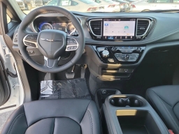 Chrysler Pacifica Select FWD 2026