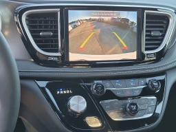 Chrysler Pacifica Select FWD 2026
