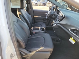 Chrysler Pacifica Select FWD 2026