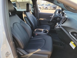 Chrysler Pacifica Select FWD 2026