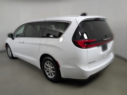 Chrysler Pacifica Select FWD 2026