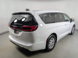 Chrysler Pacifica Select FWD 2026