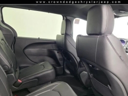 Chrysler Pacifica Select FWD 2025