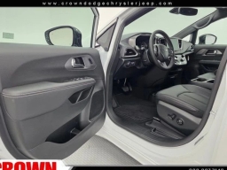 Chrysler Pacifica Select FWD 2025