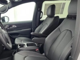 Chrysler Pacifica Select FWD 2025