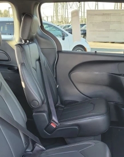Chrysler Pacifica Select FWD 2026
