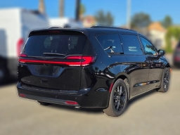 Chrysler Pacifica Select FWD 2026